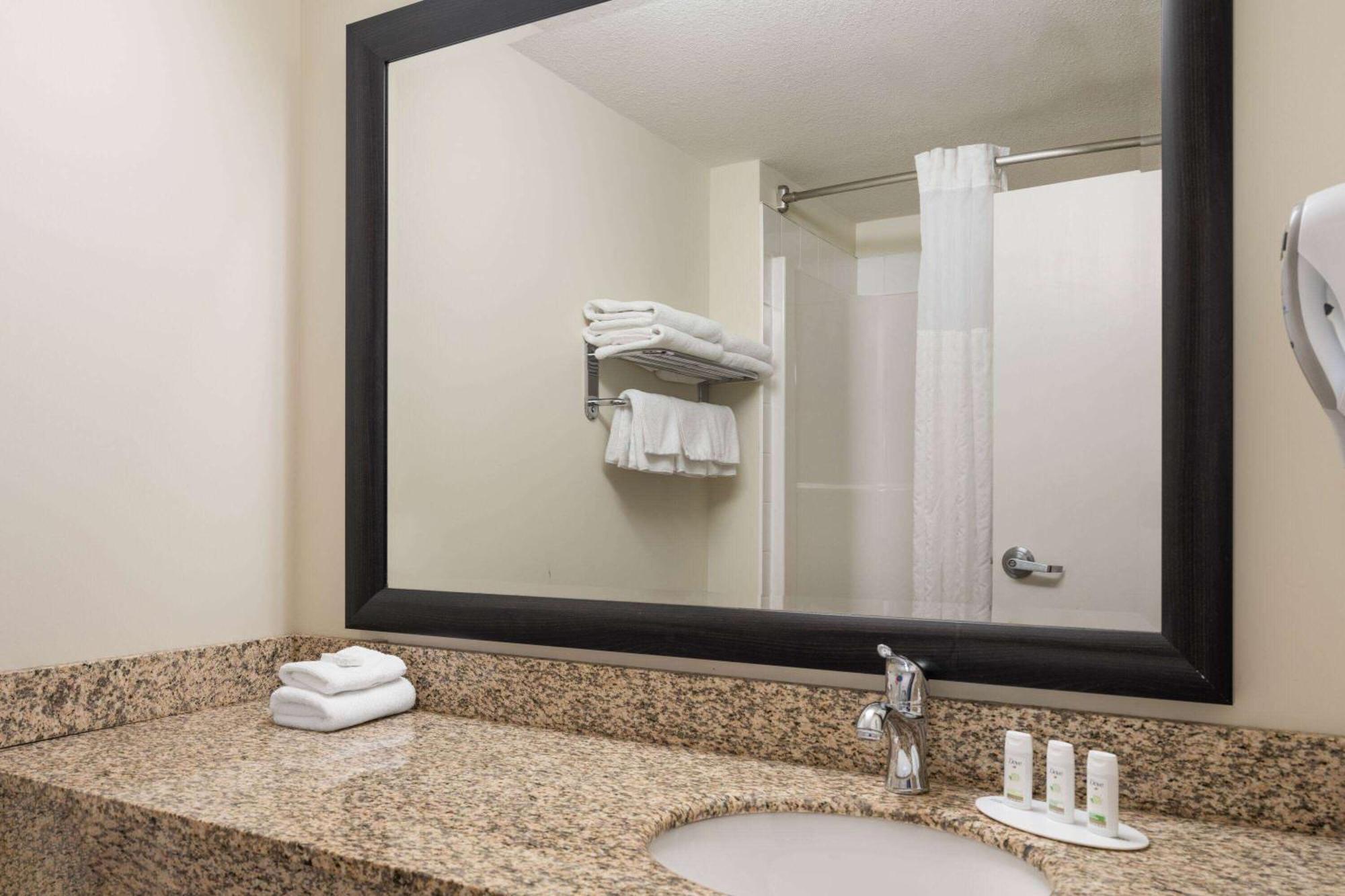 Super 8 By Wyndham Sherwood Park/Edmonton Area מראה חיצוני תמונה